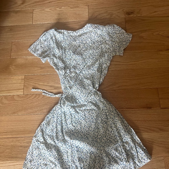 Brandy Melville summer dress - Picture 2 of 3